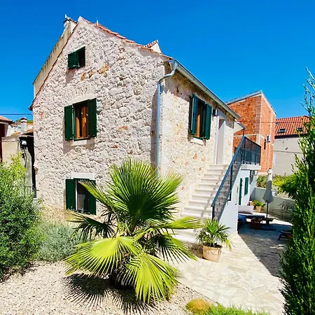 Stella Maris Mit Terrasse & Privatparkplatz Appartement Šibenik
